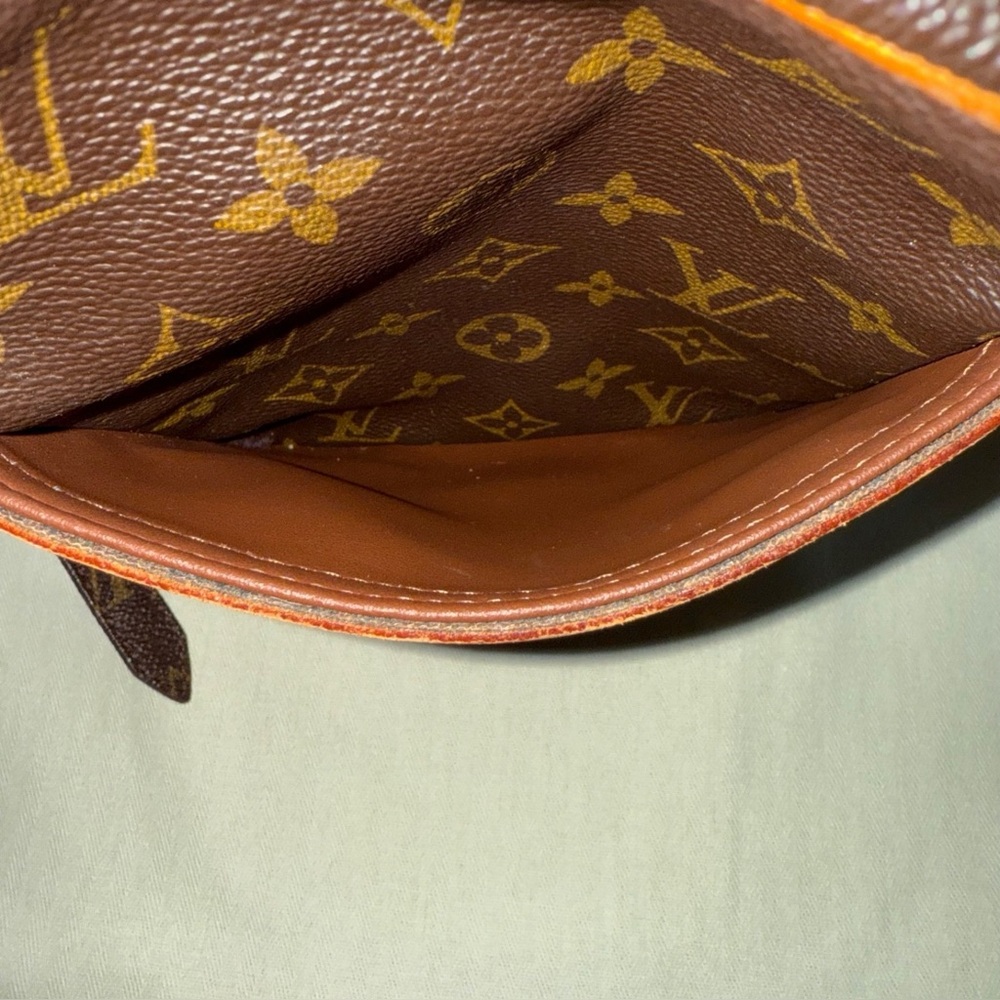 Louis Vuitton Monogram Danube 21 - Picture 10 of 15
